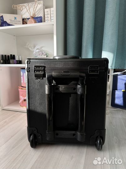 Косметичка чемодан на колесах