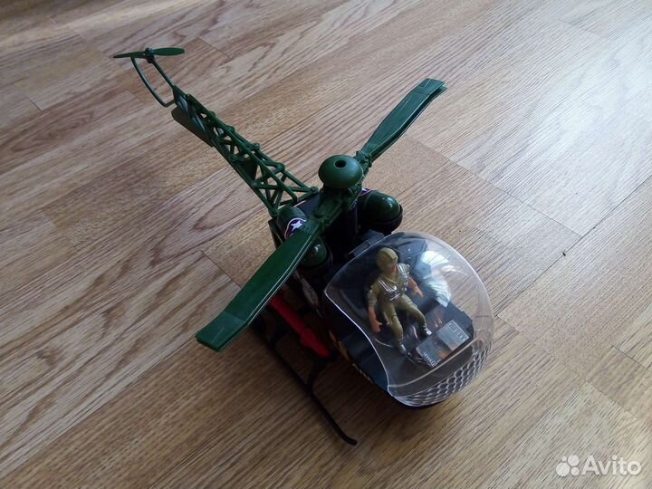 Вертолет игрушка