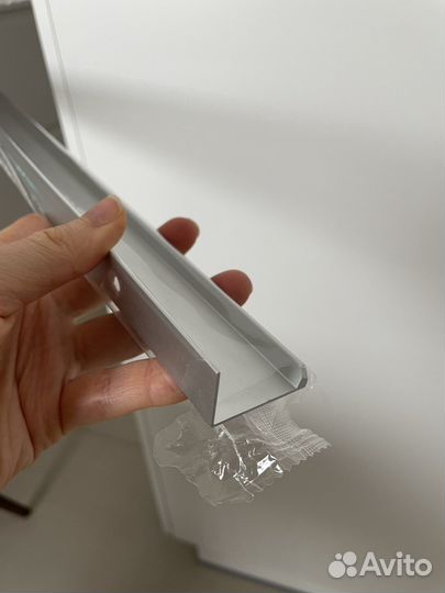 Мебельные ручки скрытого монтажа серебристые