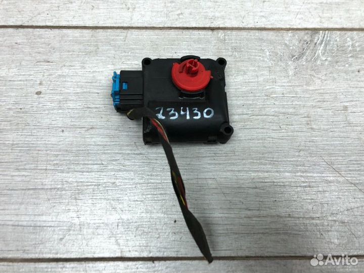 Сервопривод заслонок печки Audi A8 4.2 2007