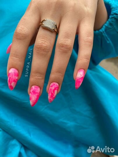 Модель на маникюр
