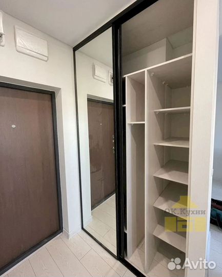 Книжный шкаф