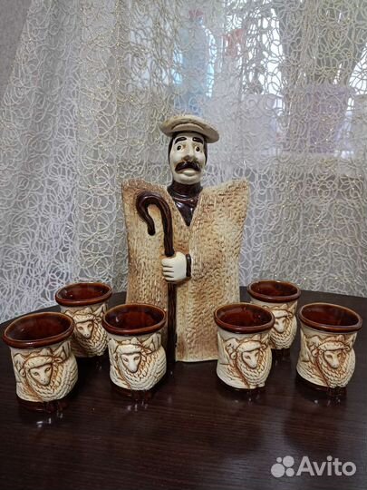 Кувшин и стопки