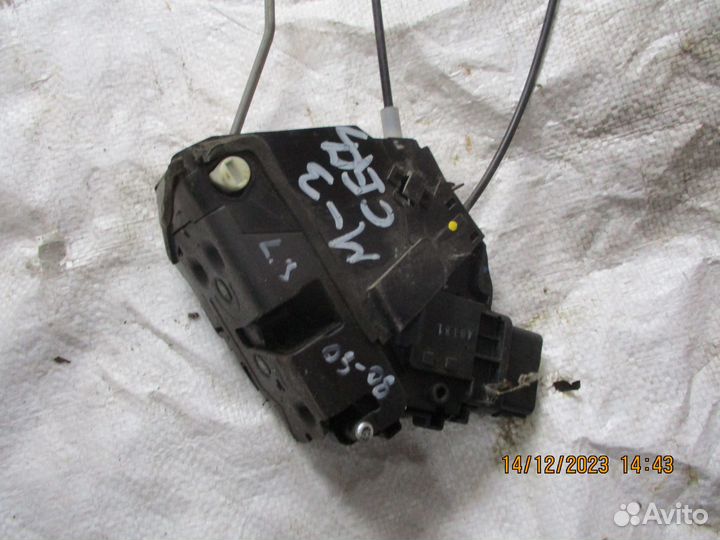 Мазда 3 2002-2009 замок задний левый