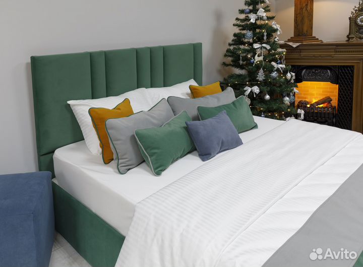 Кровать двухспальная с мягким изголовьем