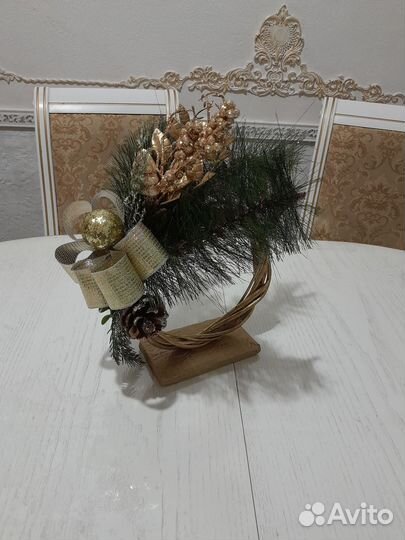 Новогодние композиции; венки, подсвечники