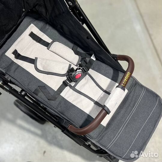 Прогулочная коляска новая