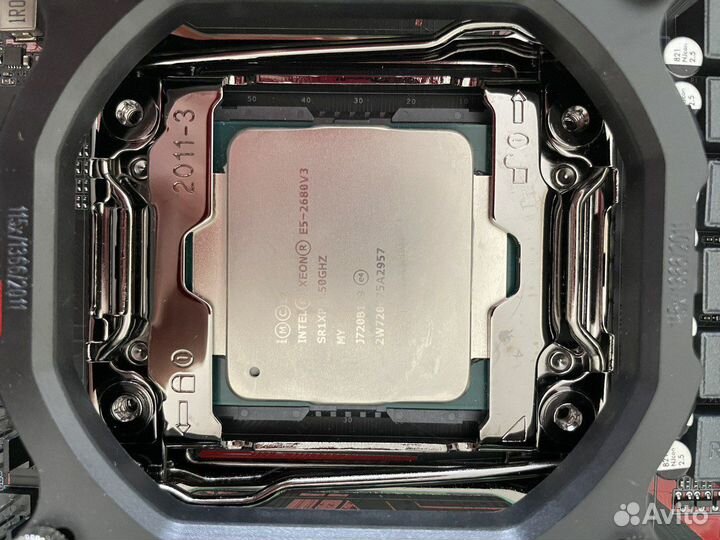 Материнская плата с процессором и памятью