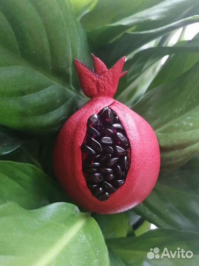 Брошь из нат. кожи