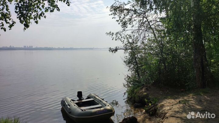 Лодка с мотором