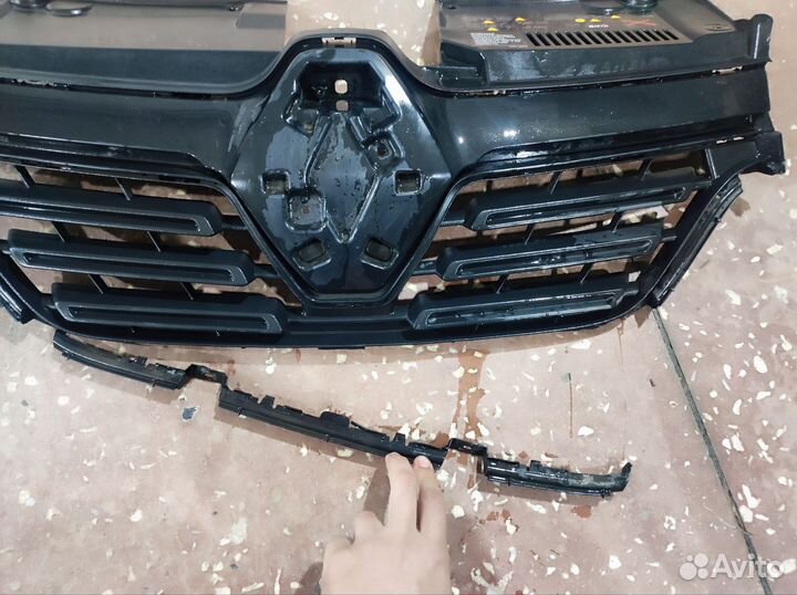 Решетка радиатора Renault Sandero