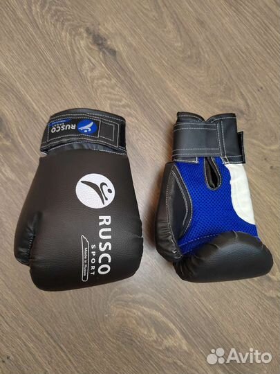 Боксерские перчатки 10 oz