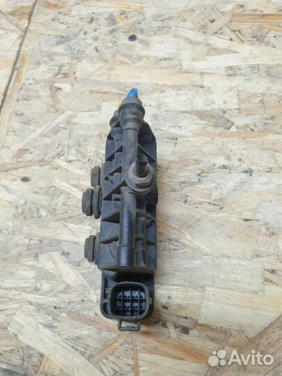 Клапан пневмоподвески передний Land Rover Range