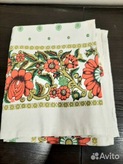 Посуда,скатерть,очки,сумка,шланг,аэрозоли,краски