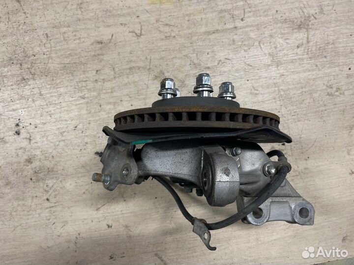 Ступица передняя левая Toyota Prius ZVW30 2ZR-FXE