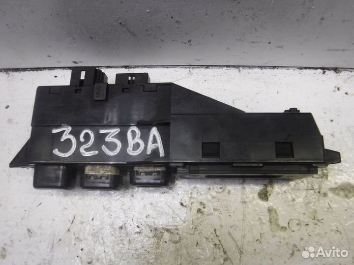 Блок кнопок Mazda 323