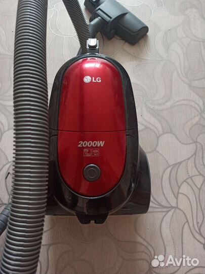 Пылесос LG красный