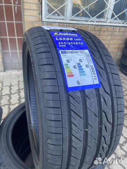 Landsail LS588 UHP 225/40 R18 и 255/35 R18 92Y