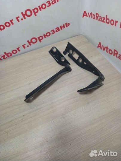 Петля капота Ford Fusion