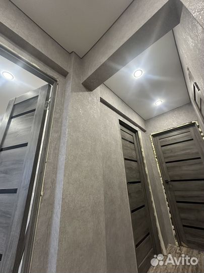 Поклейка обоев, штукатурка стен