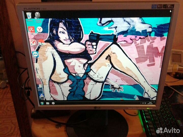 Монитор LG, 13 клавиатур, системники