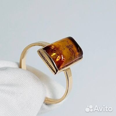 Золотое кольцо с камнем 18р