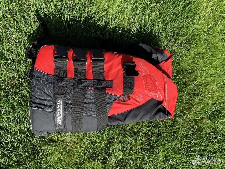 Продаются спасательные жилеты