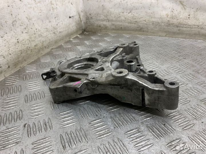 Крышка двигателя передняя Mitsubishi Pajero Sport