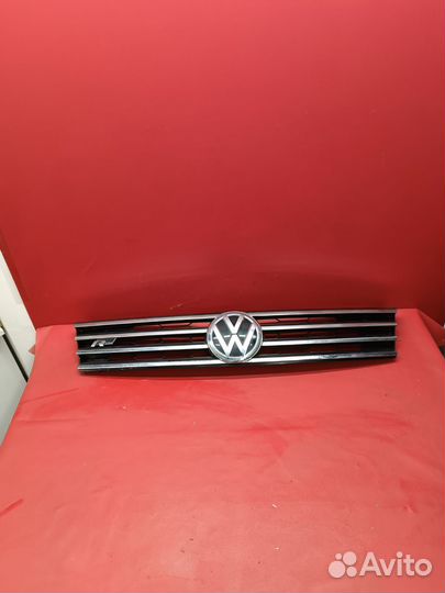 Решетка радиатора VW Touareg FL R Line