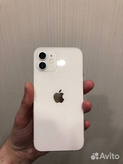 Телефон iPhone 12