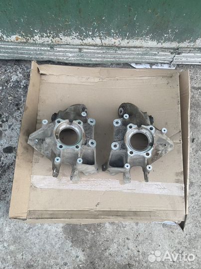 Кулак задний левый правый BMW G05 G06