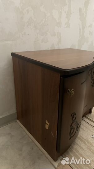 Тумбочка угловая