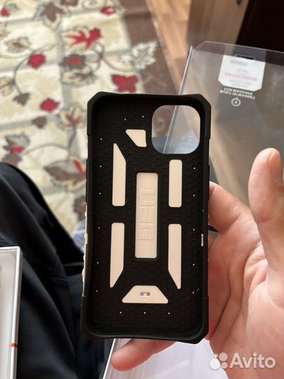Чехол на iPhone 13 uag