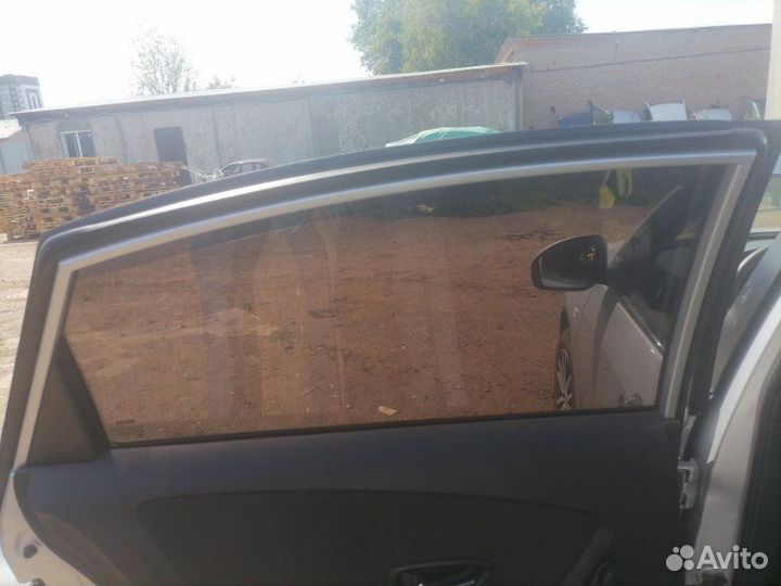 Стекло двери заднее левое Nissan Almera G15 K4M