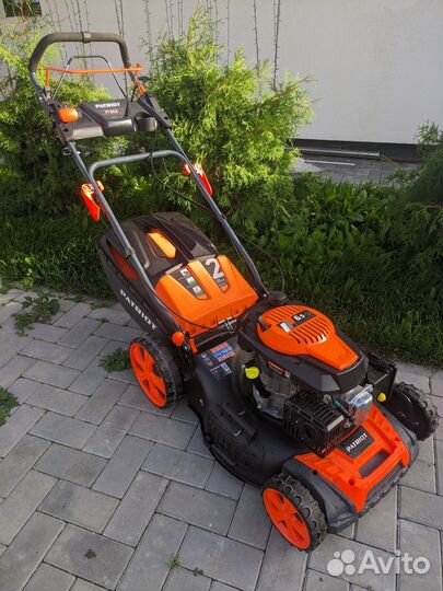 Газонокосилка бензиновая самоходная