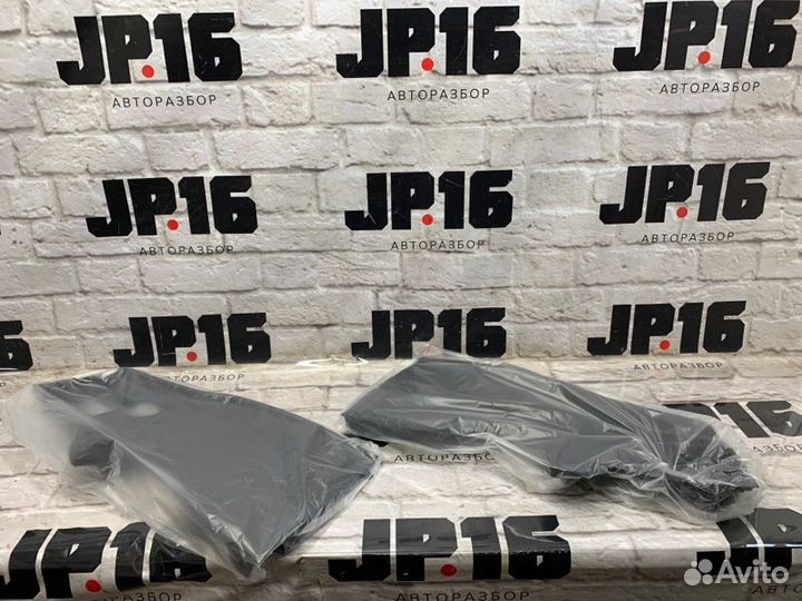 Крышка двигателя (декоративная) правая Infiniti