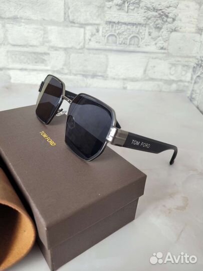Солнцезащитные очки Tom Ford