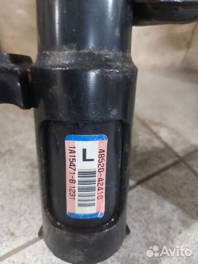 Стойки и амортизаторы RAV4 комплект оригинал