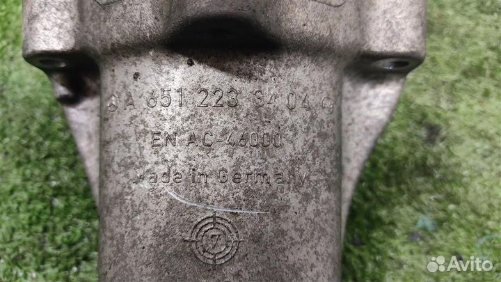 Опора (подушка) двигателя Mercedes Benz E-class W