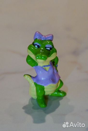 Игрушки из киндера, динозавры, крокодилы, слоны