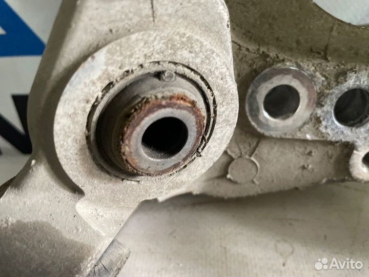 Кулак задней подвески задний правый Infiniti Qx70