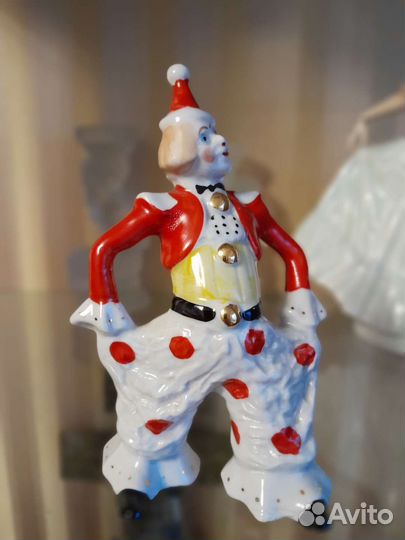 Фарфоровая статуэтка клоун