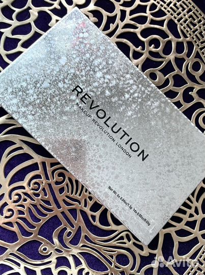 Палетка теней для век Makeup revolution