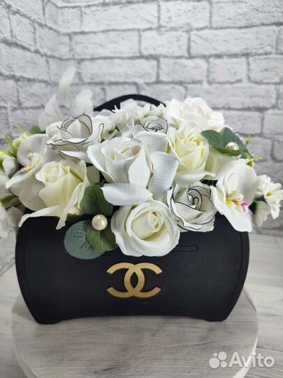 Цветочная композиция из вспененного мыла