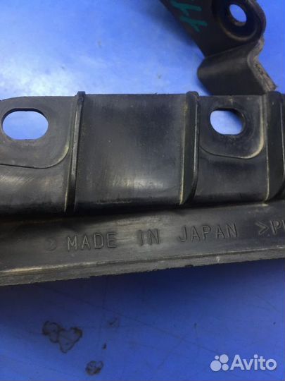 Крепление заднего бампера нижнее левое