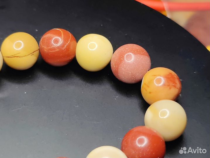 Браслет из яшмы мукаит