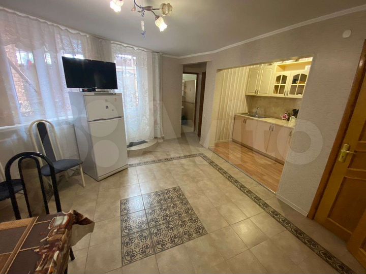 Комната 50 м² в 2-к., 1/2 эт.