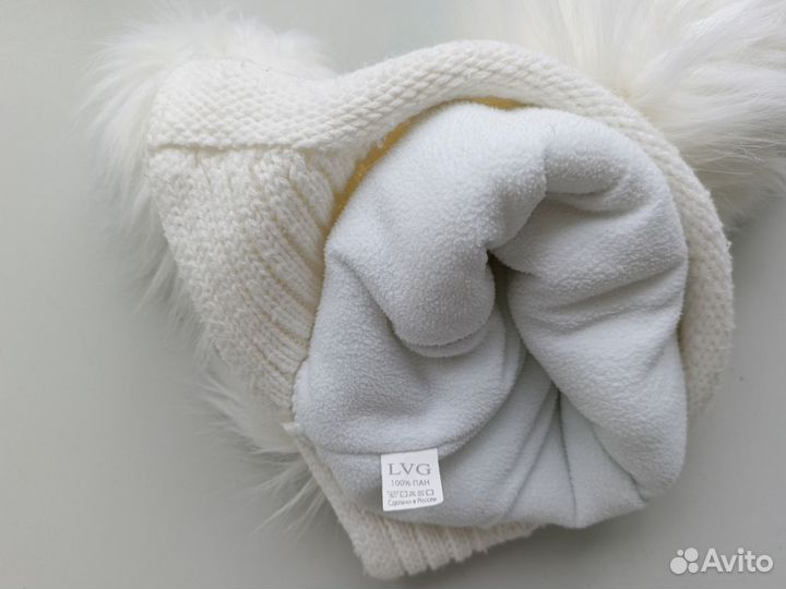 Шапки с помпонами для девочки