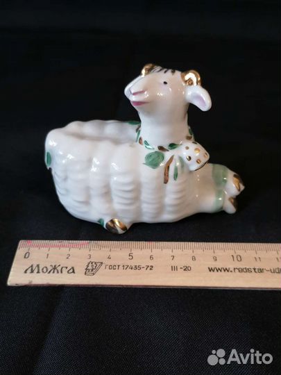 Фарфоровая фигурка 