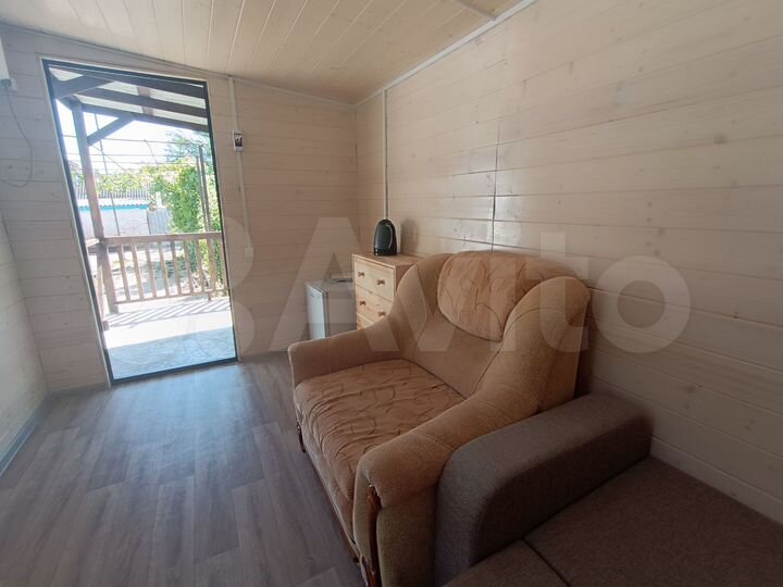 Дом 16 м² на участке 1 сот.